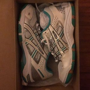 Women’s size 8 Gel ASICS Tennis Shoes